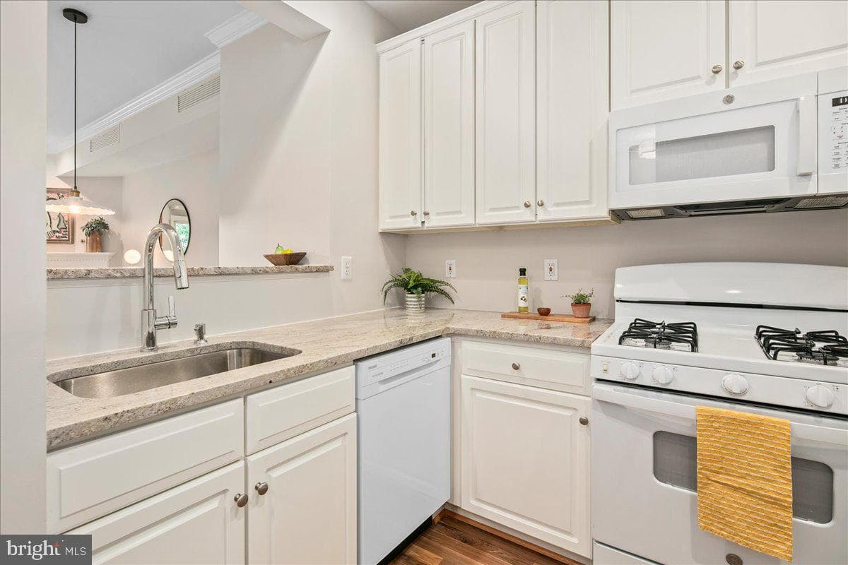 2330 14th Street N #207 photo 12