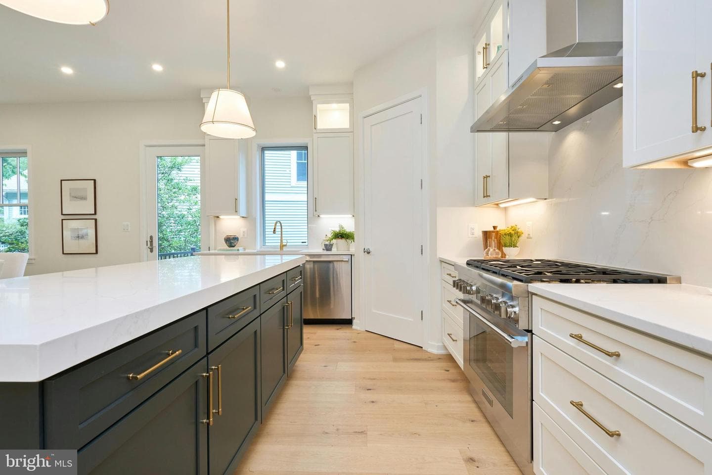 409 Jackson Street N photo 9