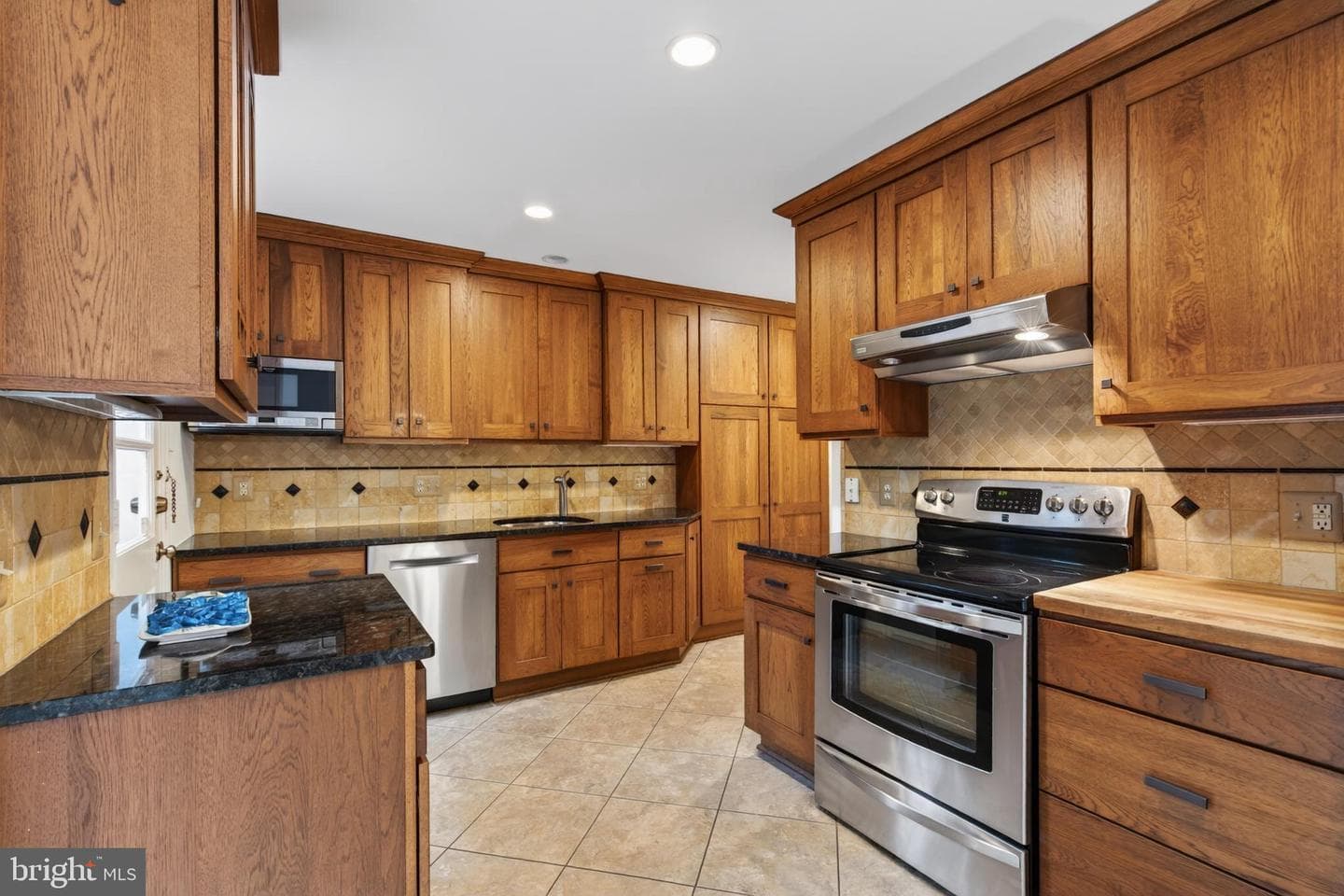 2506 N Upshur Street photo 10