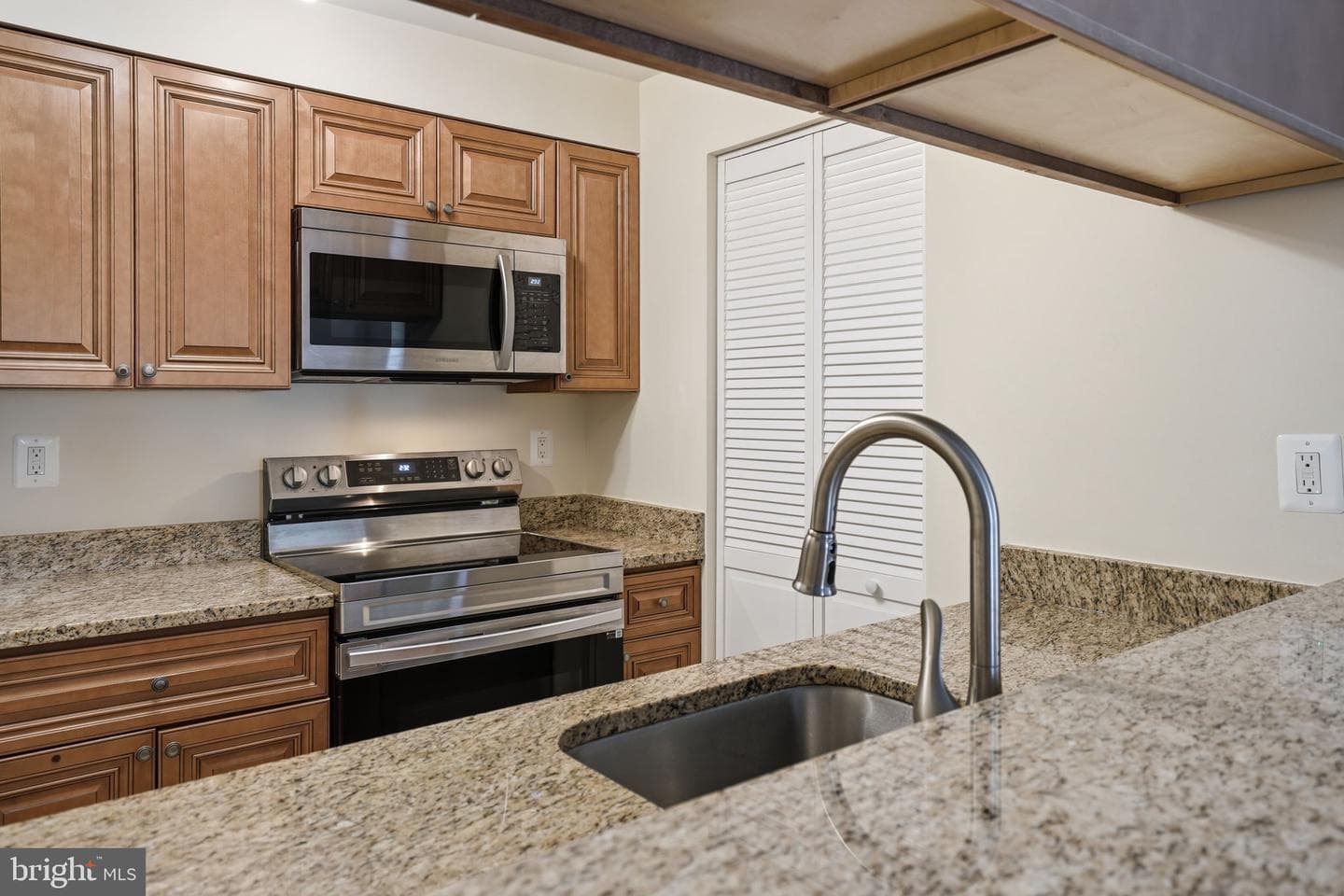 1020 N Stafford Street #312 photo 8