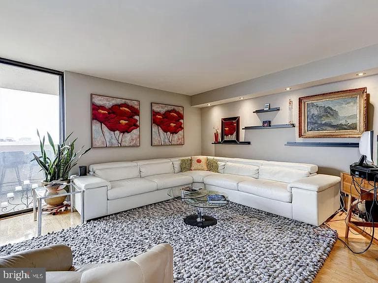 1101 S Arlington Ridge Road #913, Arlington
