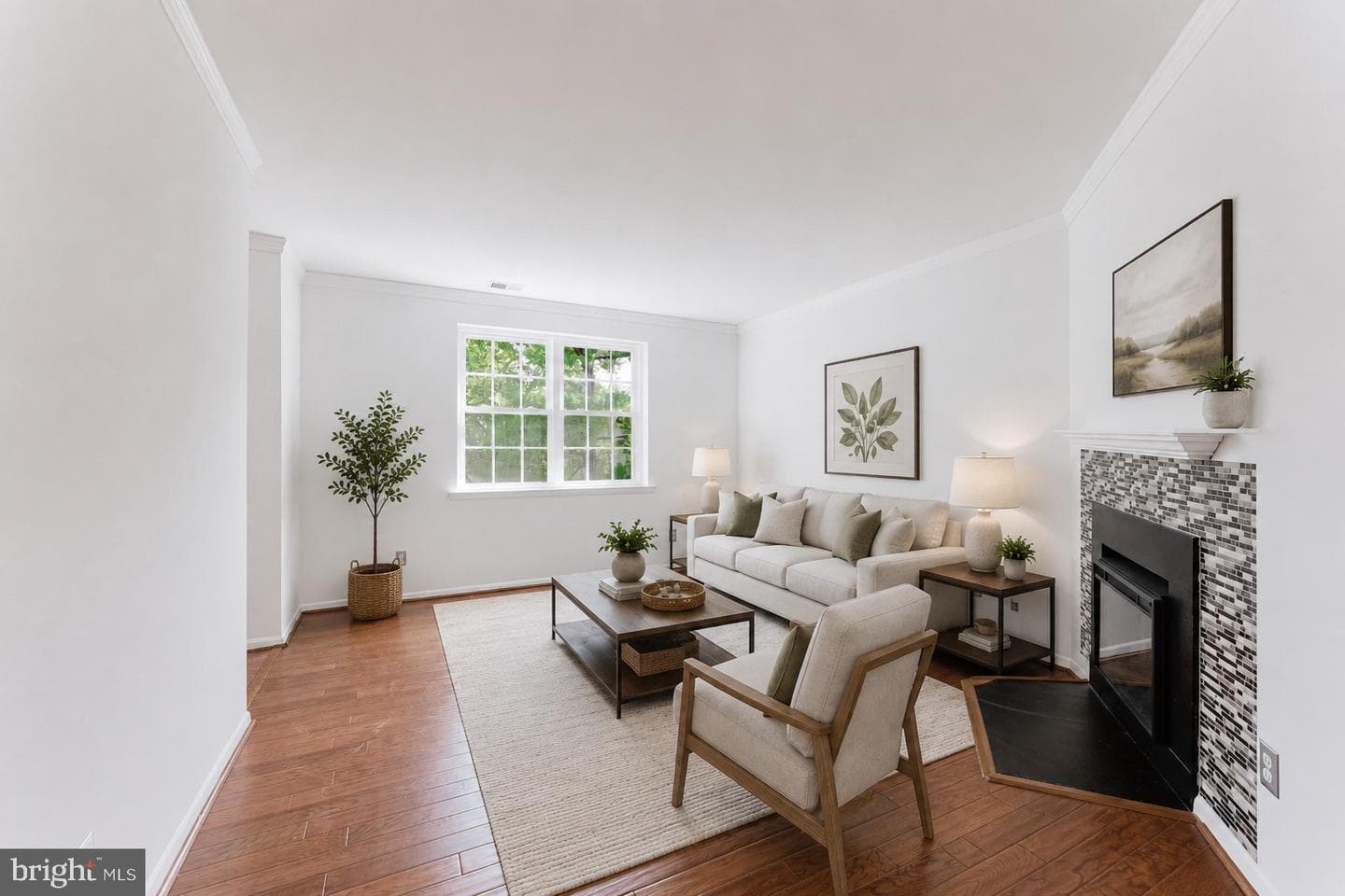 2725 S Walter Reed Drive #b photo 3