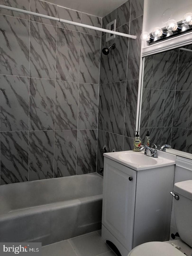 1121 Arlington Boulevard #541 photo 3