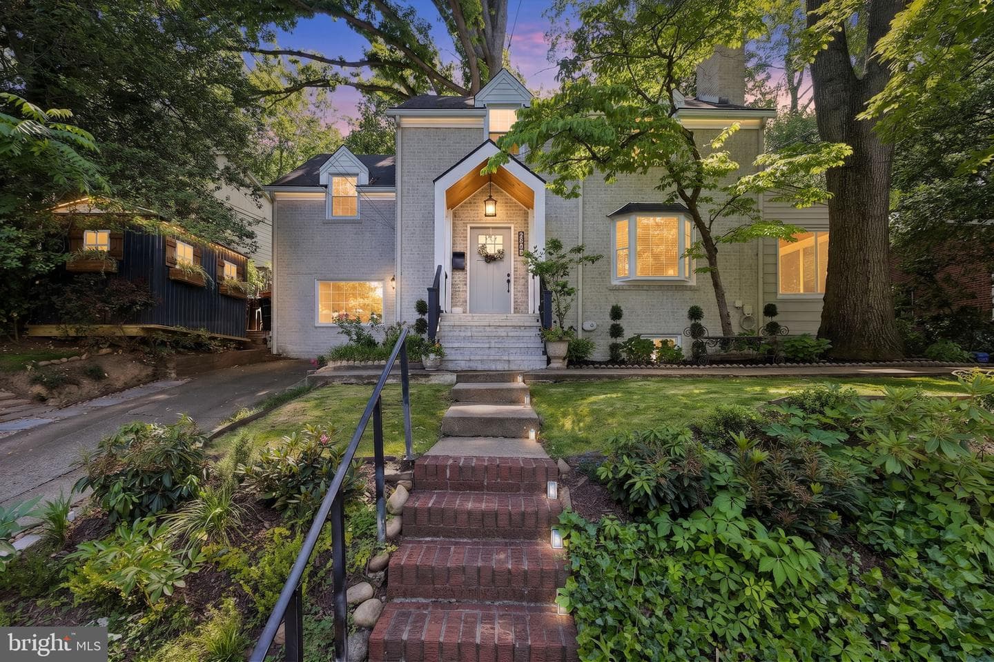 2700 S Grant Street, Arlington