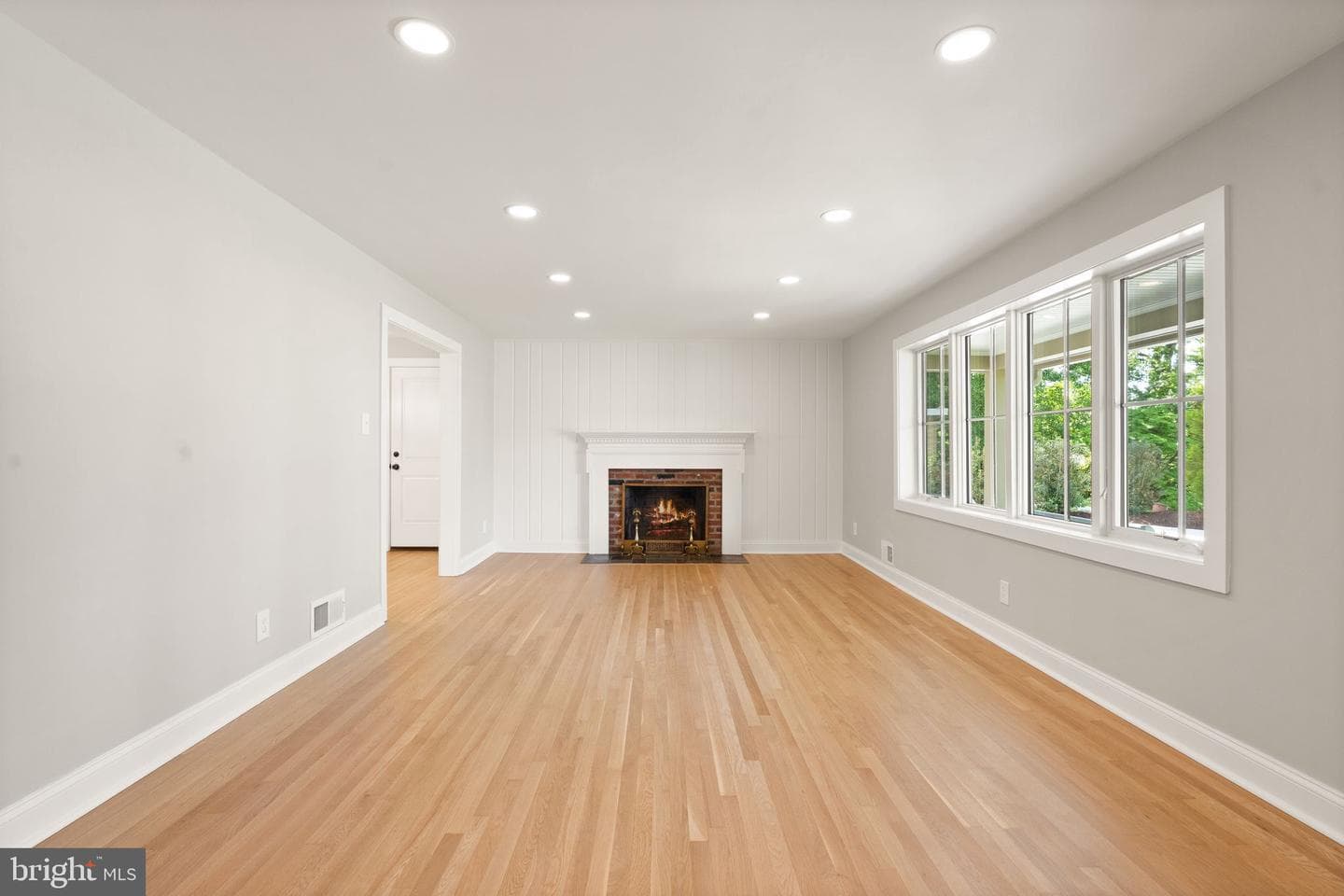 3667 N Harrison Street photo 11