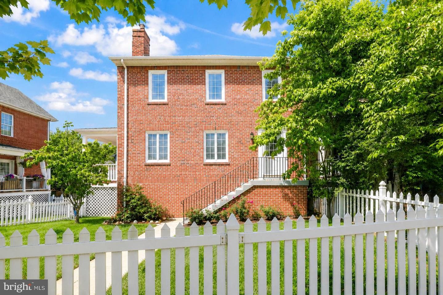 2012 S Glebe Rd, Arlington