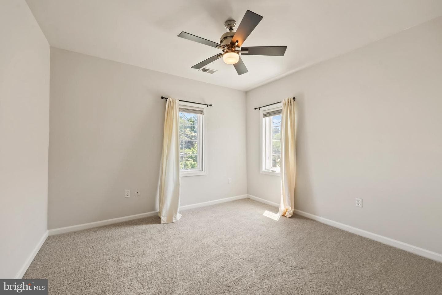 2012 S Glebe Road photo 25