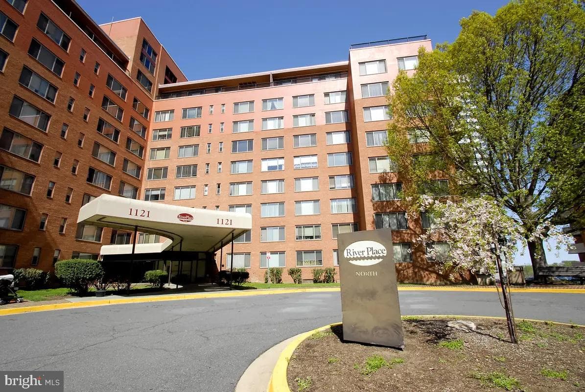 1121 Arlington Boulevard #321, Arlington