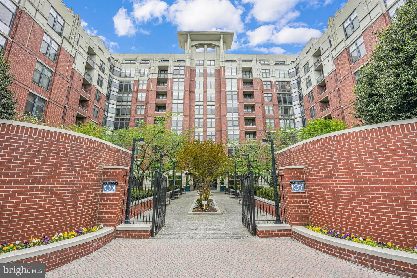 1021 N Garfield Street #233, Arlington