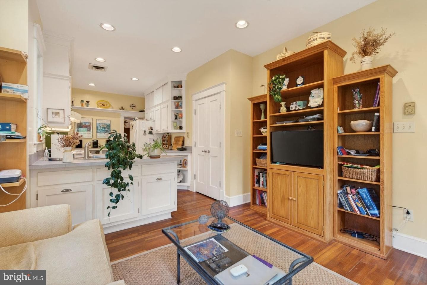 526 N Ivy Street photo 16