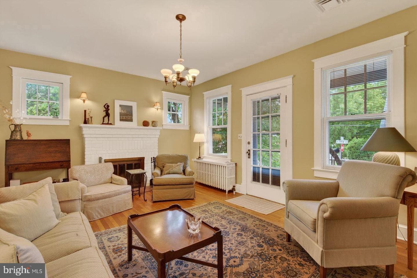 526 N Ivy Street photo 3