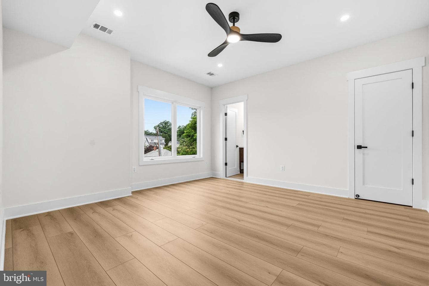 1905 N Taylor Street photo 33