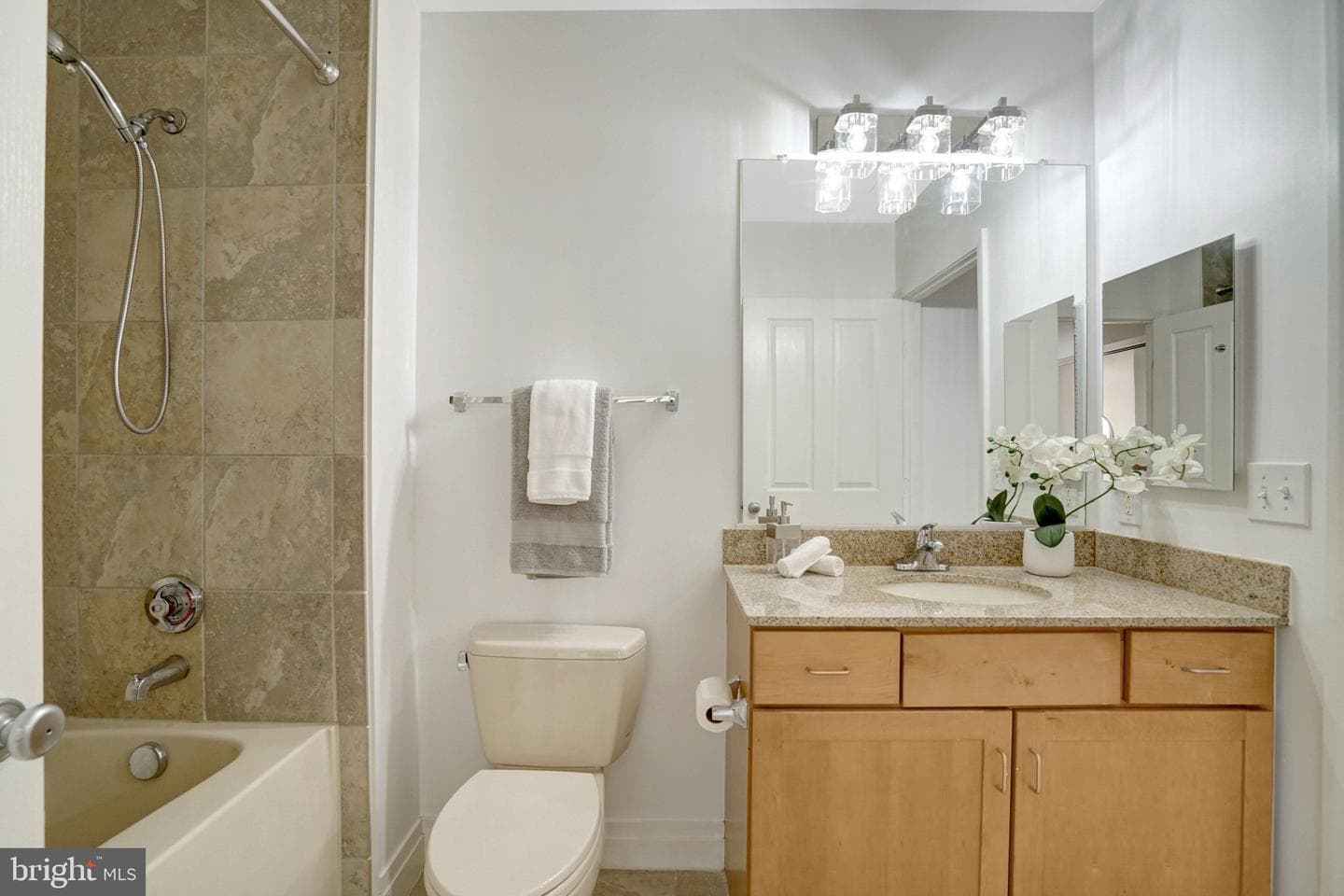 1201 N Garfield Street #202 photo 19