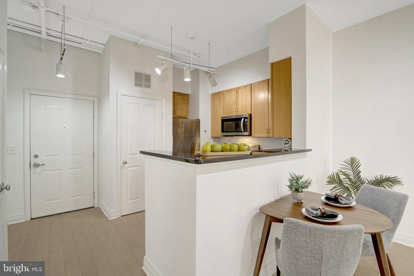 1201 N Garfield Street #202 photo 7