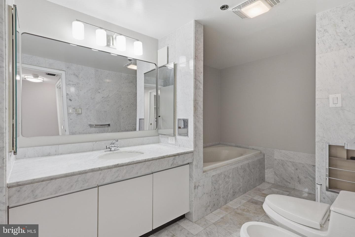 1200 Crystal Dr # 1311 photo 23