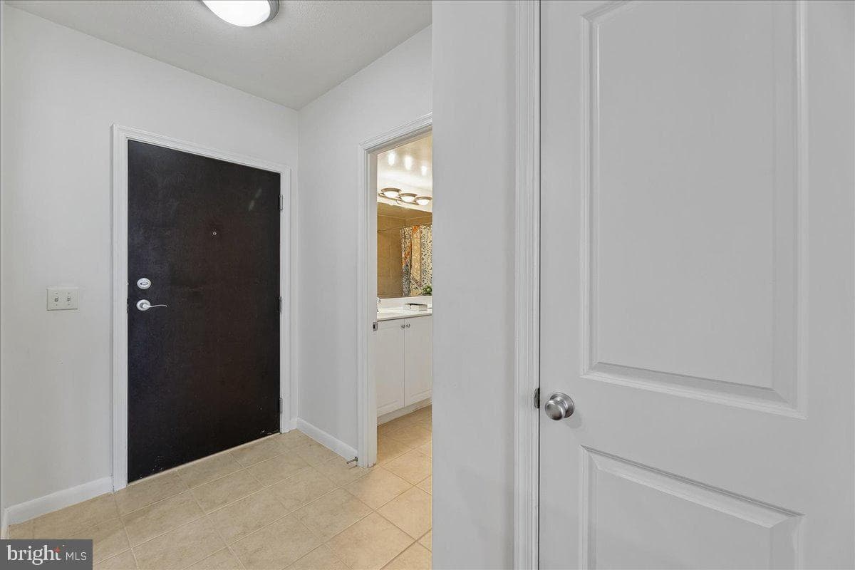851 N Glebe Road #1003 photo 13