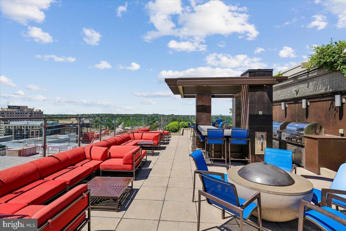 851 N Glebe Road #1003 photo 23