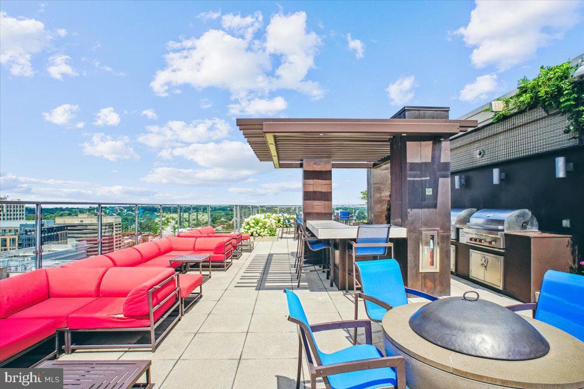 851 N Glebe Road #1003 photo 34