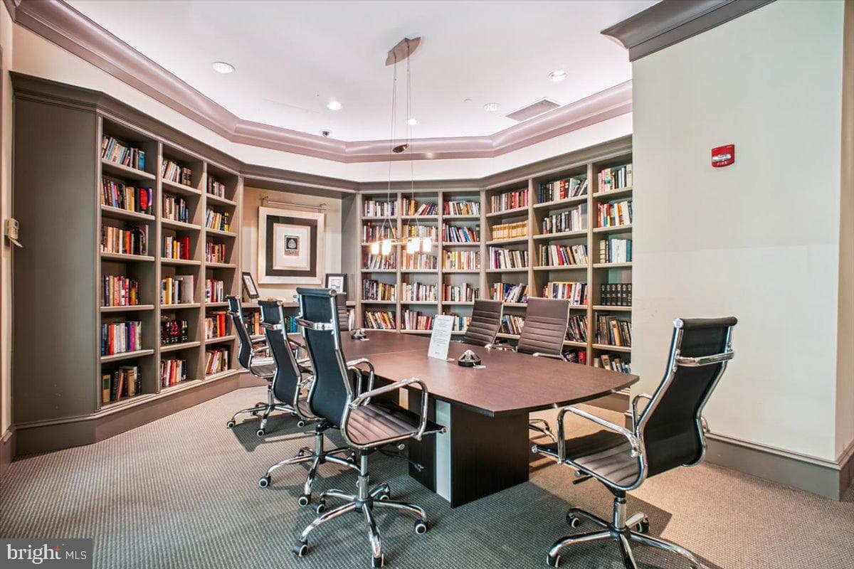 851 N Glebe Road #1003 photo 46