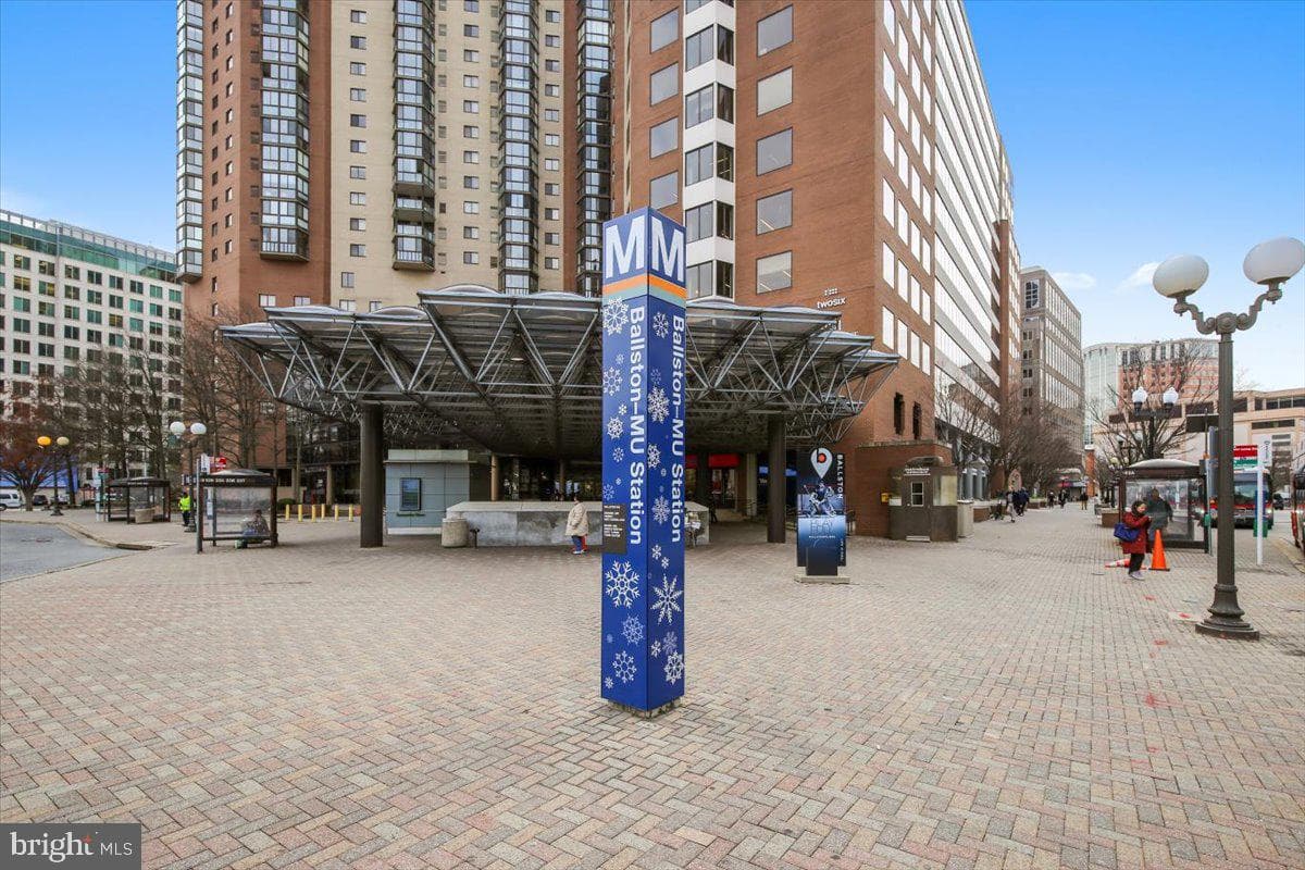 851 N Glebe Road #1003 photo 54