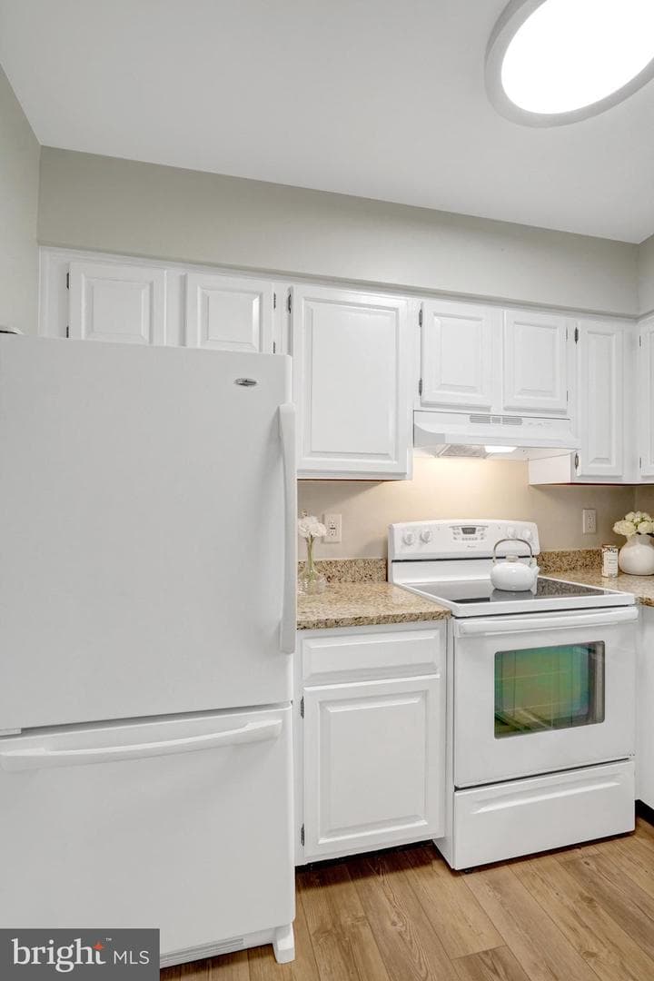 2107 N Scott Street #70 photo 6