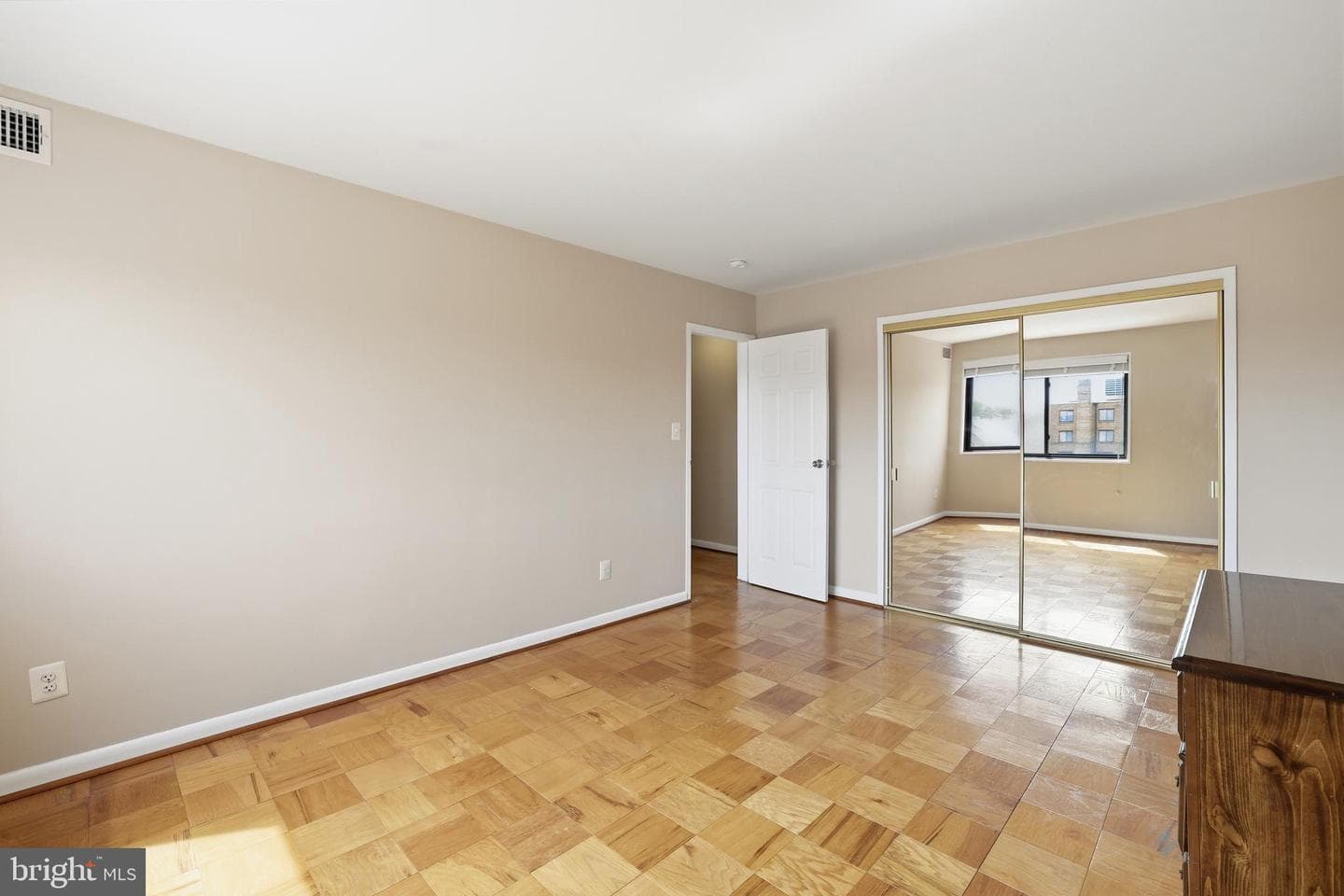 1931 N Cleveland Street #606 photo 9