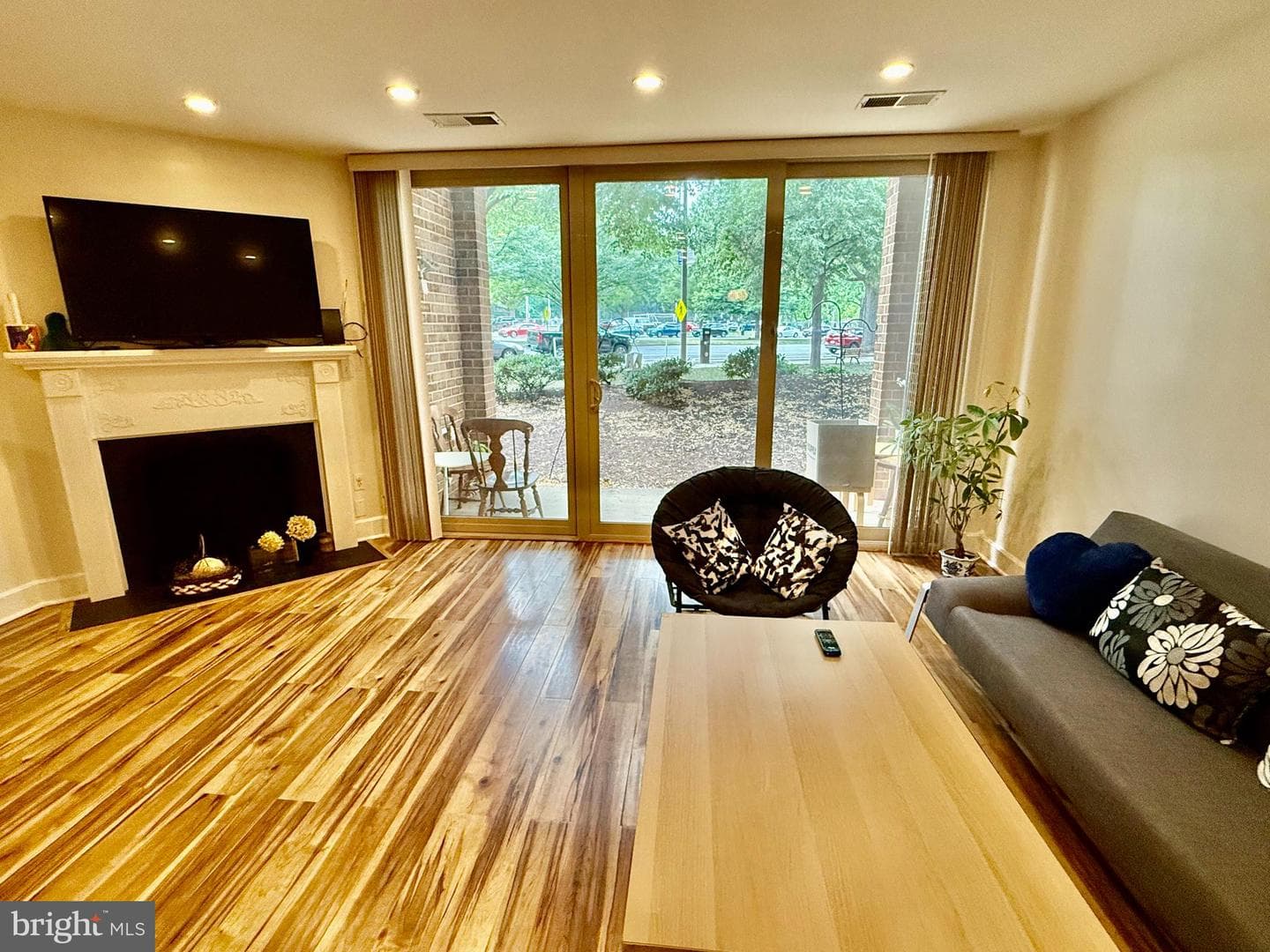 1605 S Hayes Street #1 photo 3