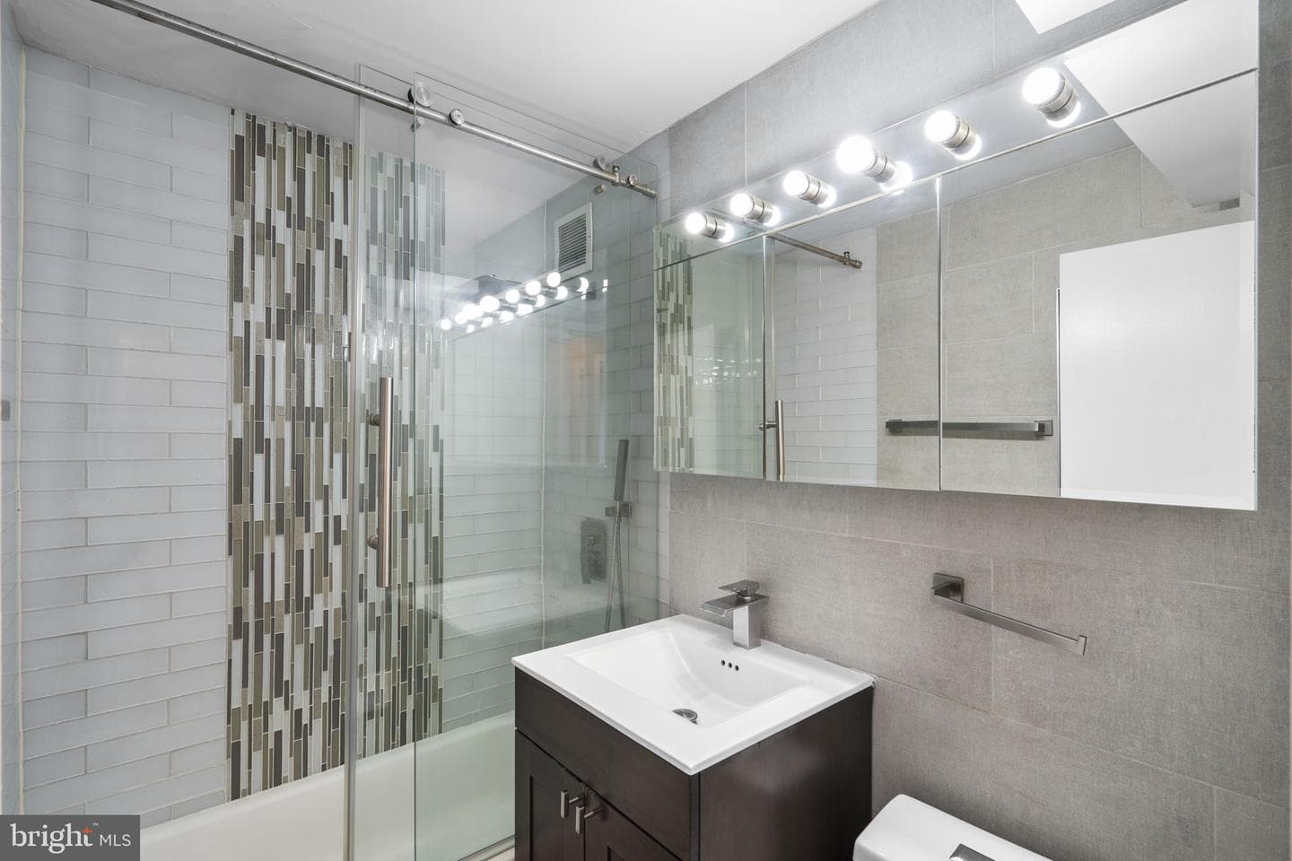 1021 Arlington Blvd # 806 photo 22