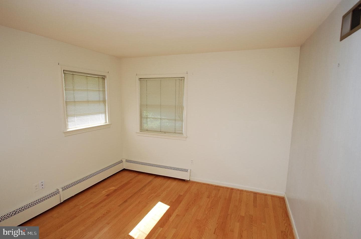 4106 N Richmond Street photo 8