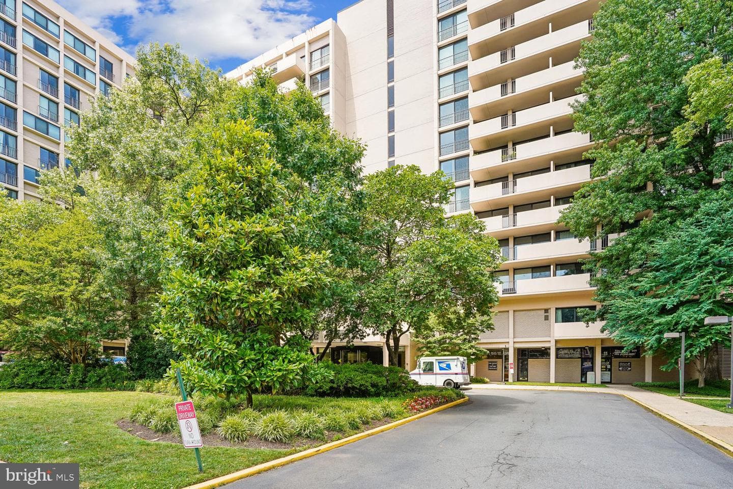 4141 N Henderson Road #904, Arlington
