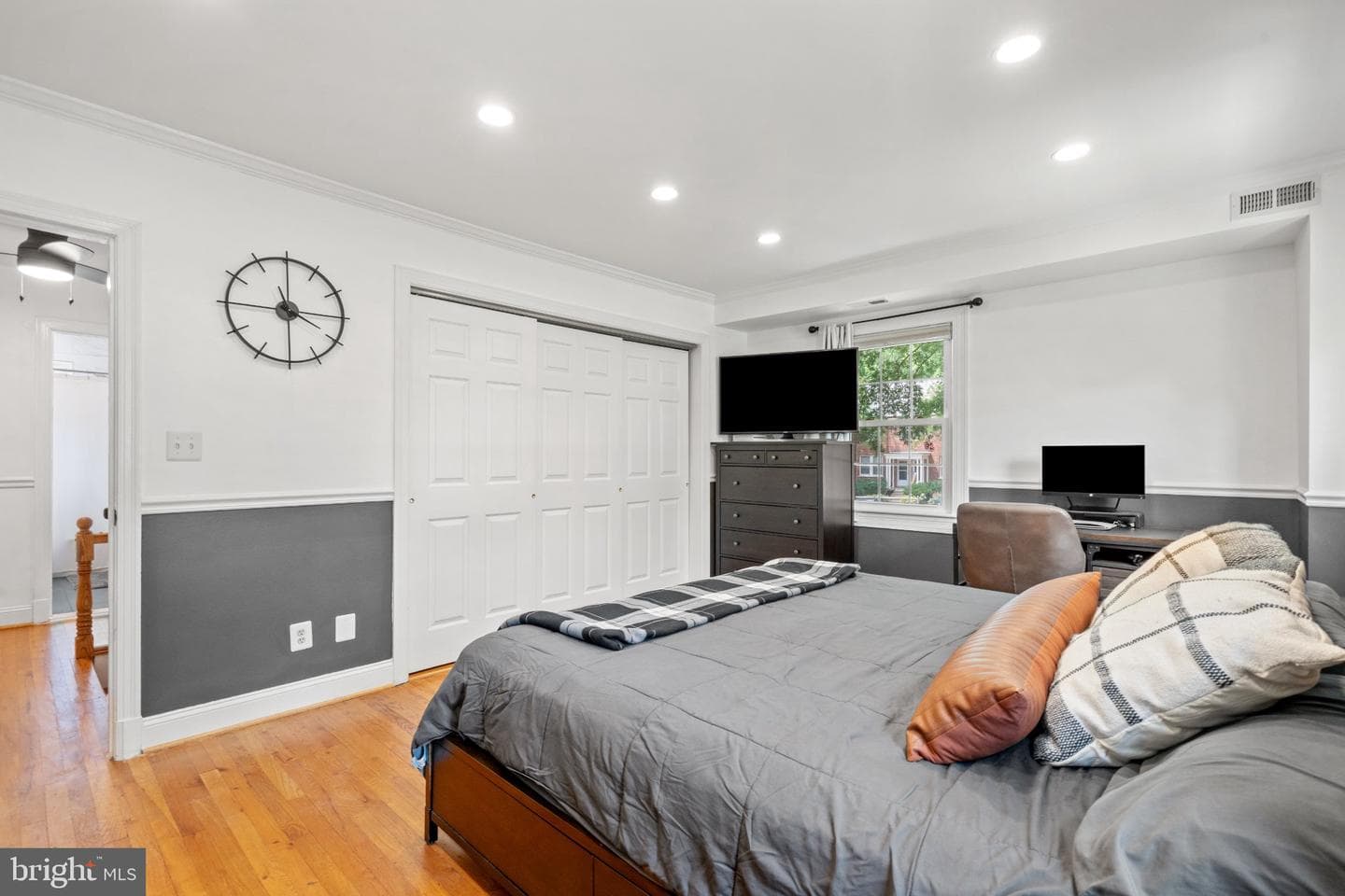 1021 S Barton Street #124 photo 15