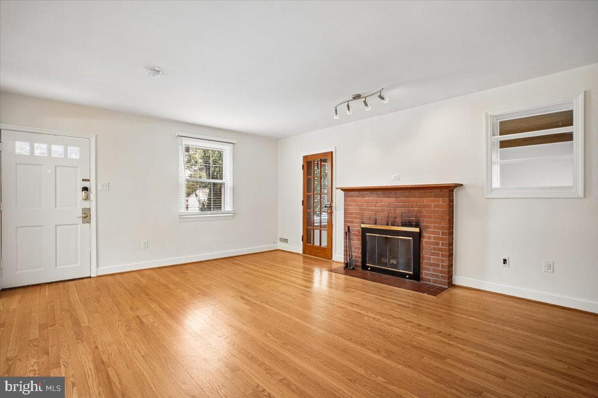 605 N Frederick Street photo 4