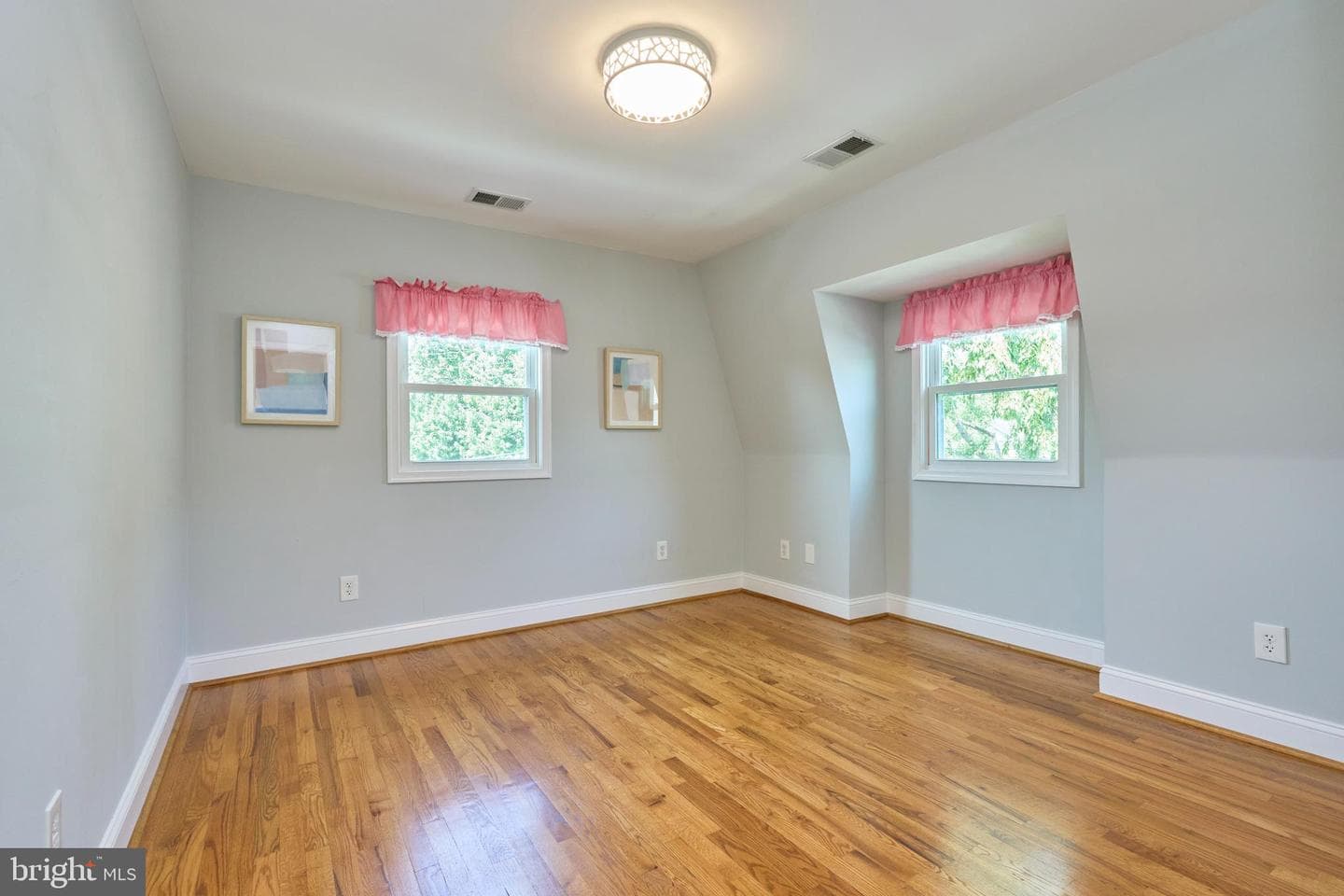 255 N Bryan Street photo 33