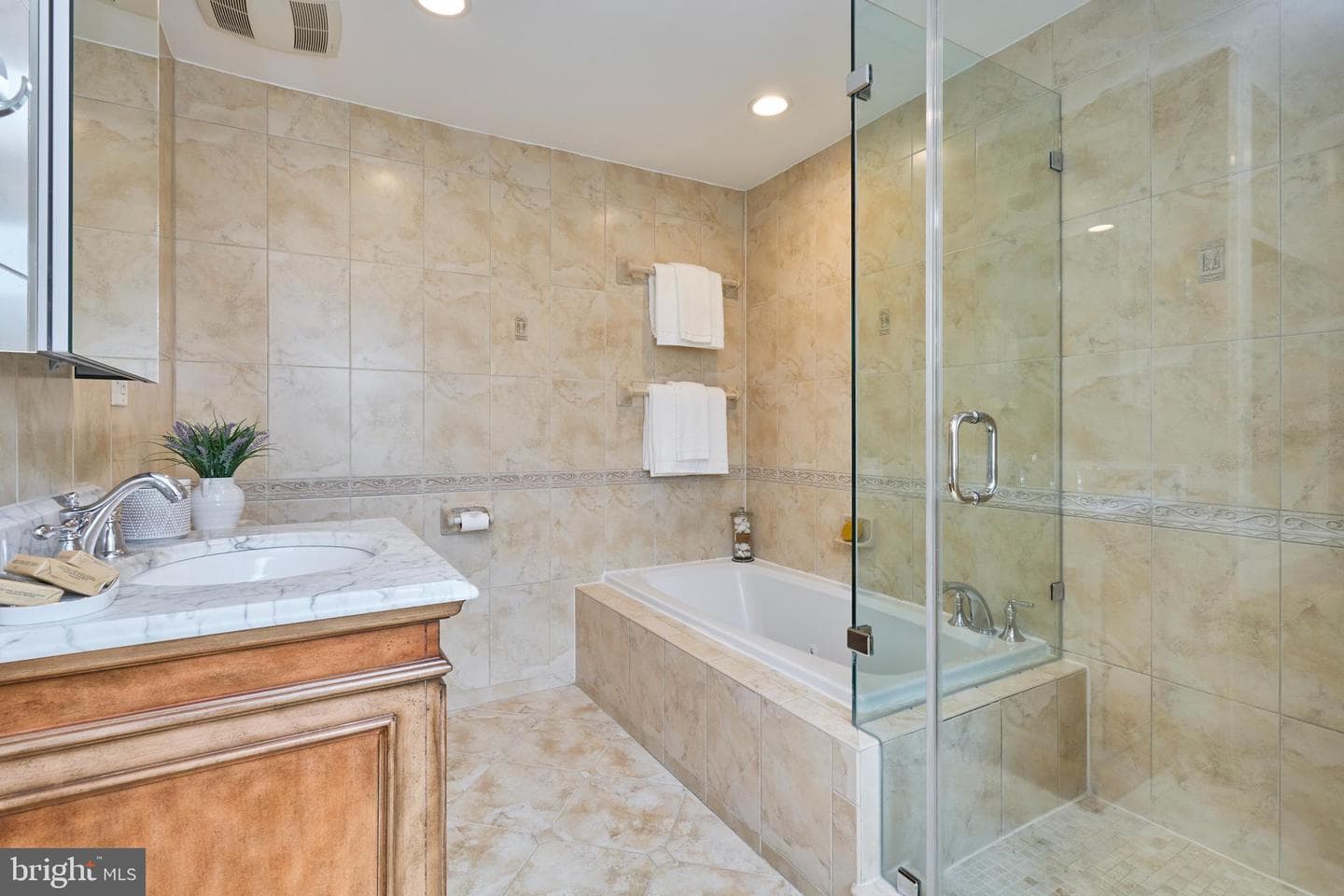 255 N Bryan Street photo 40