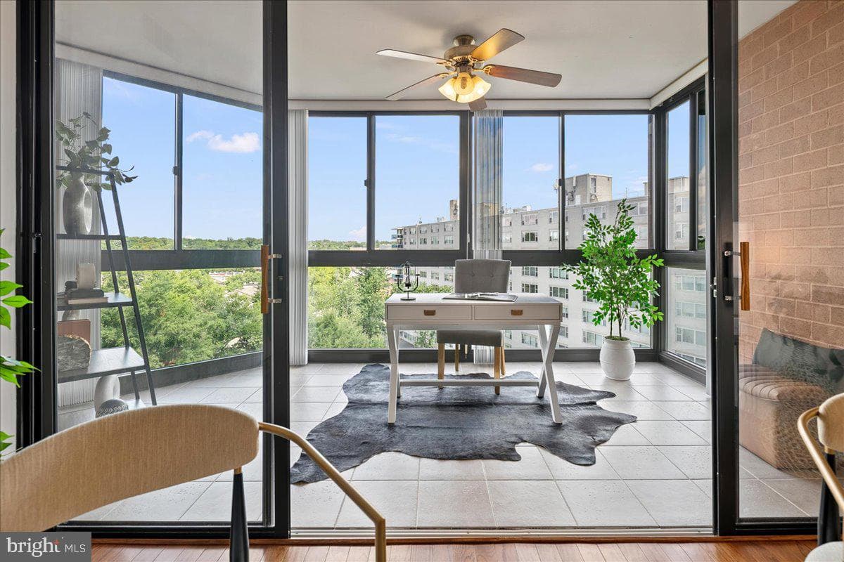 1001 N Randolph Street #913 photo 3