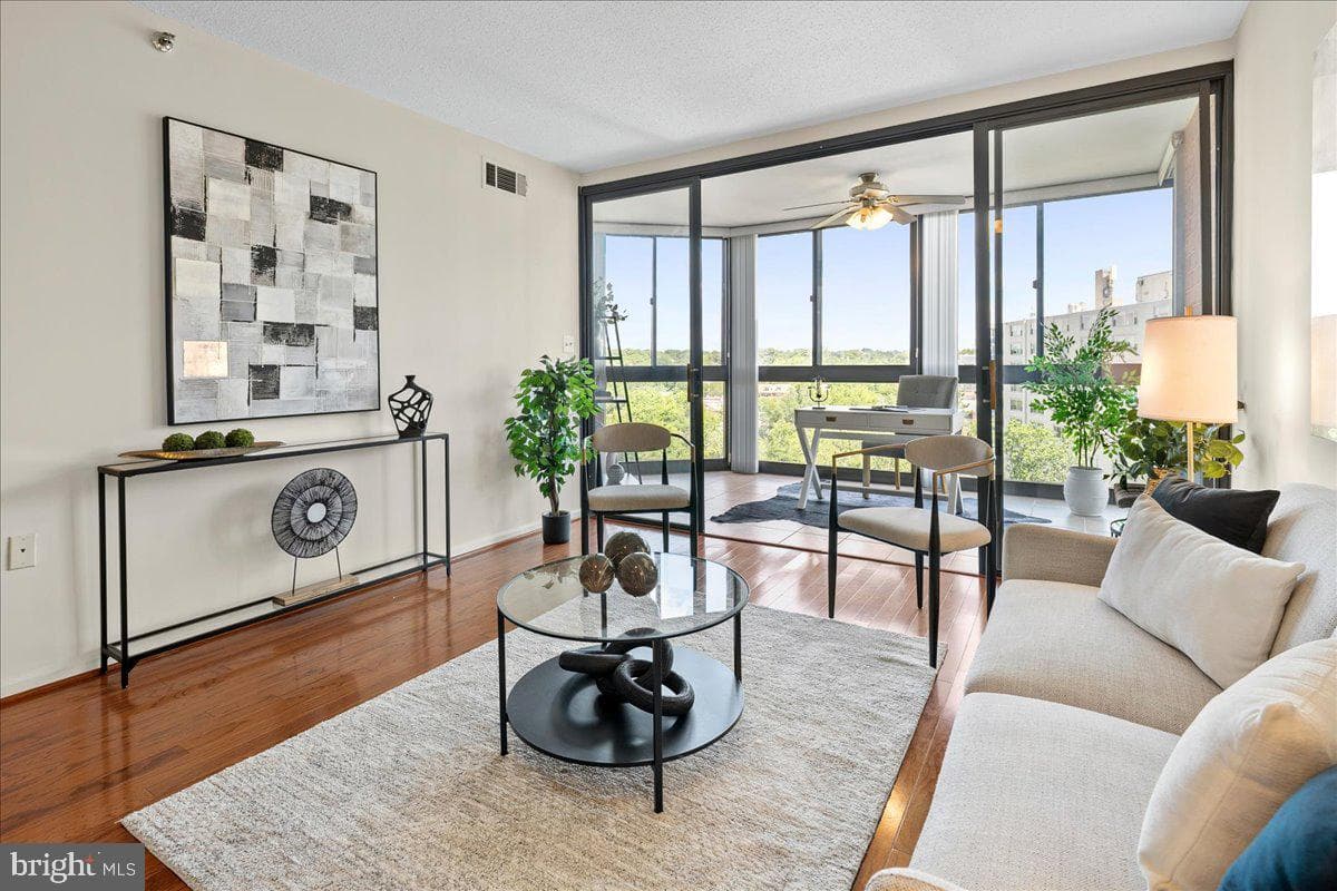 1001 N Randolph Street #913 photo 5