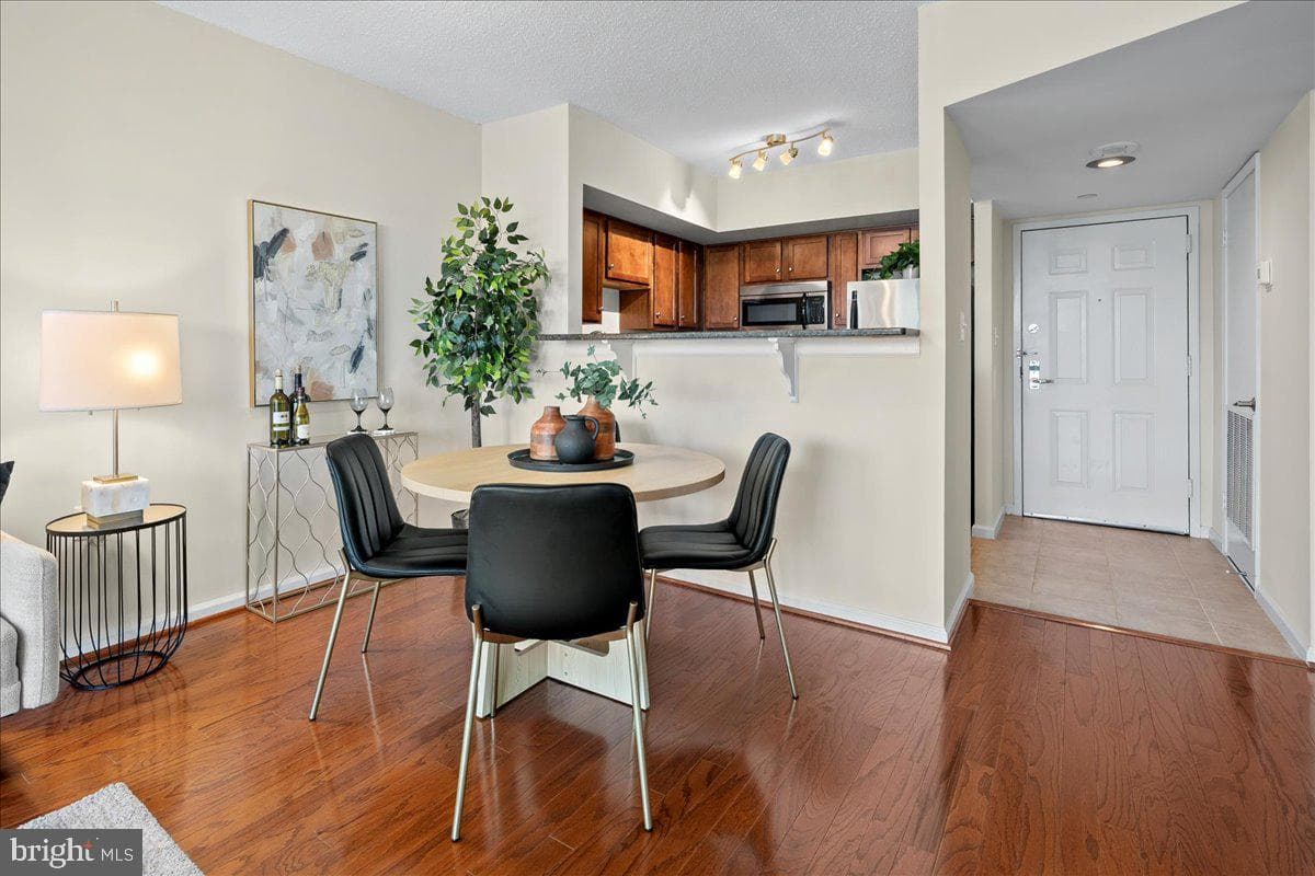 1001 N Randolph Street #913 photo 9