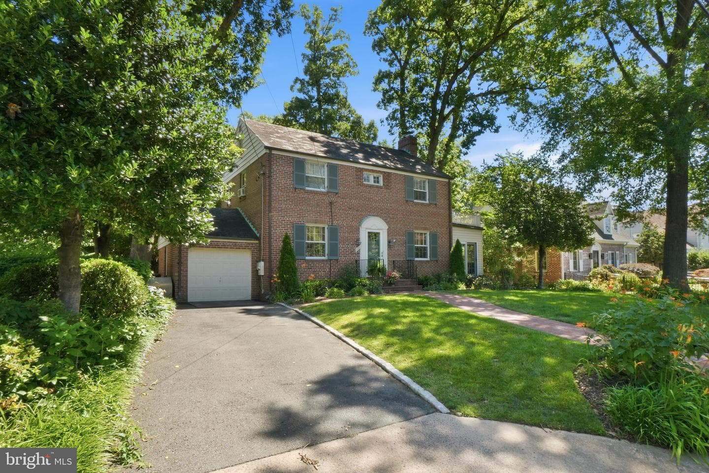 1251 S Oakcrest Road, Arlington
