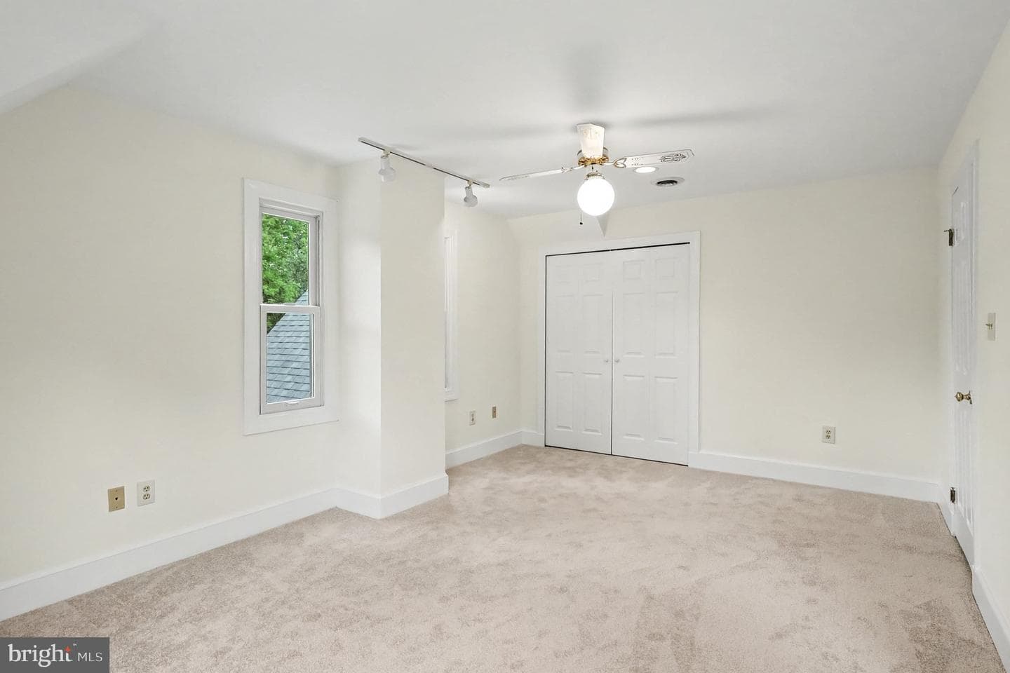1406 N Nicholas Street photo 22