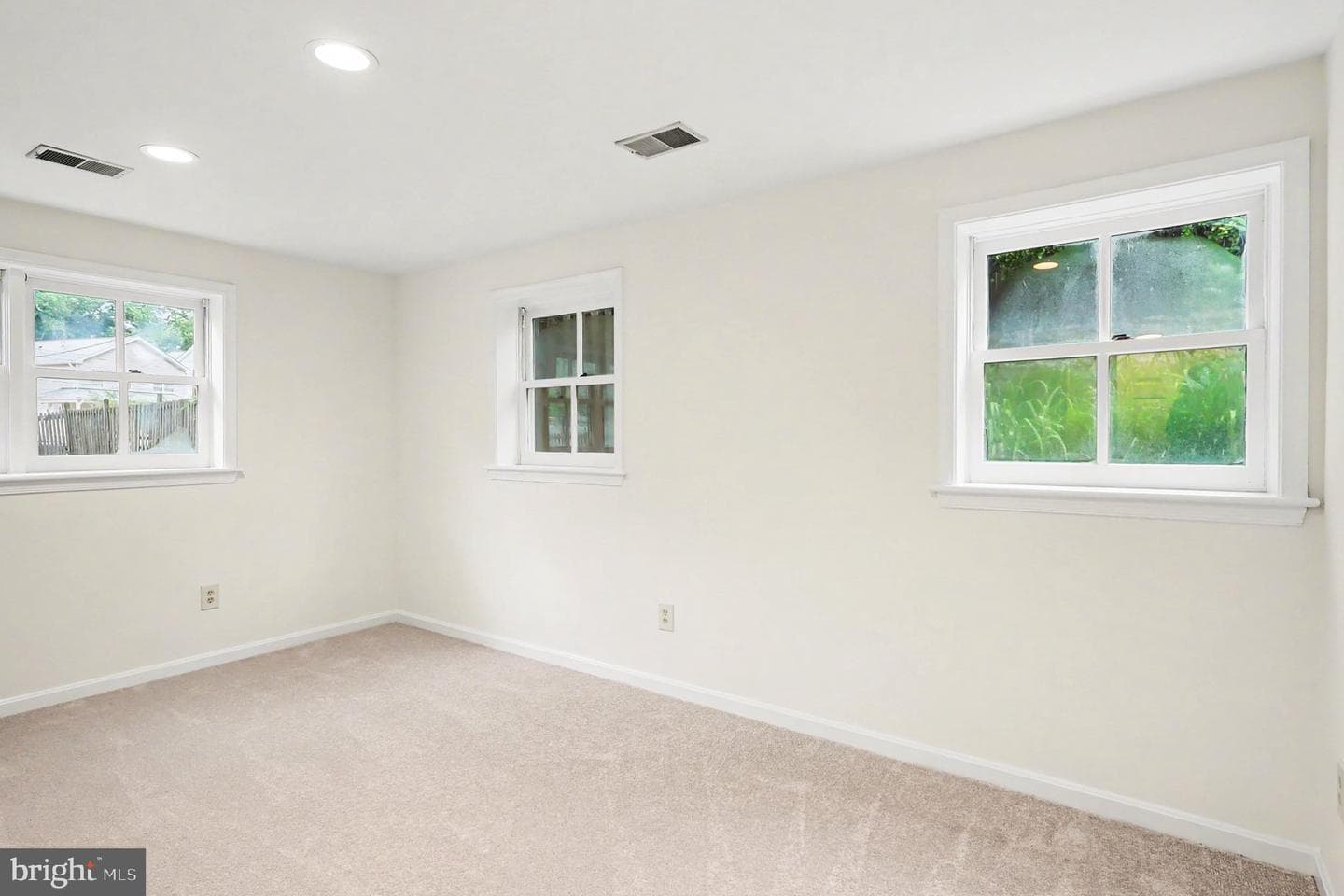 1406 N Nicholas Street photo 24