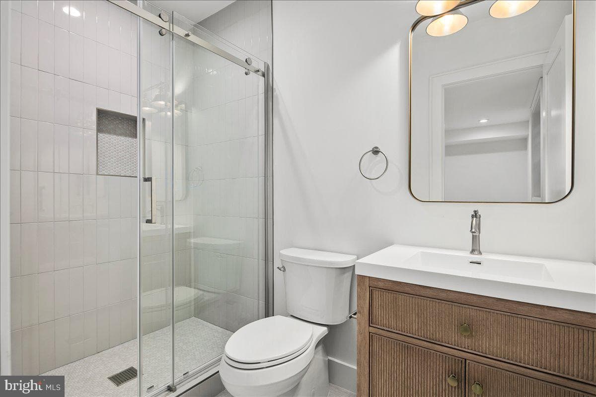 2913 N Greencastle Street photo 70
