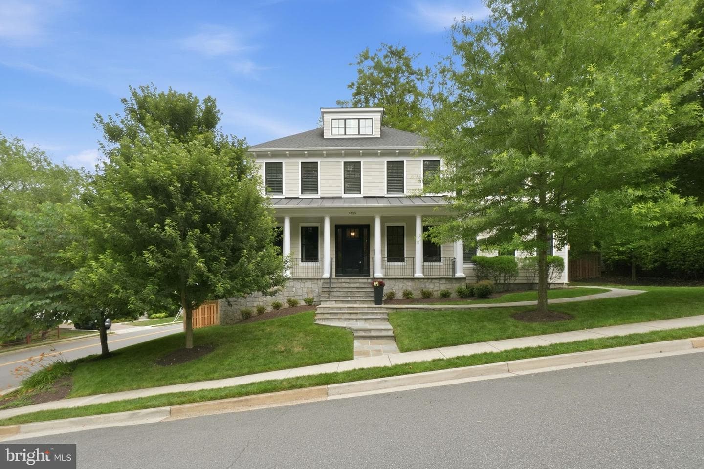 3555 N Dickerson Street, Arlington