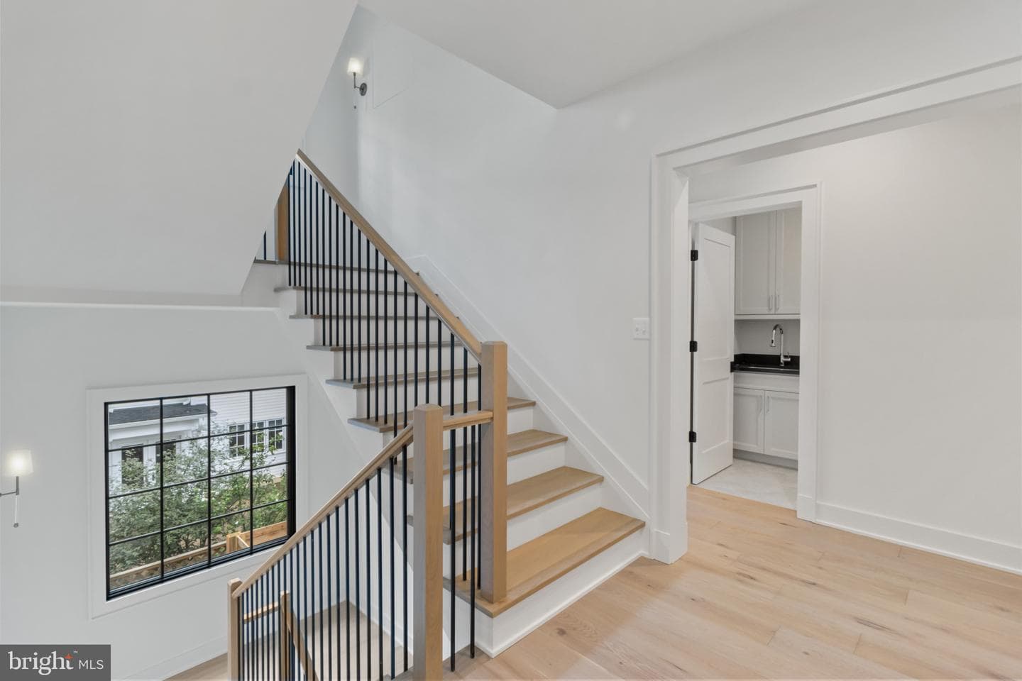 1709 N Harvard Street photo 17