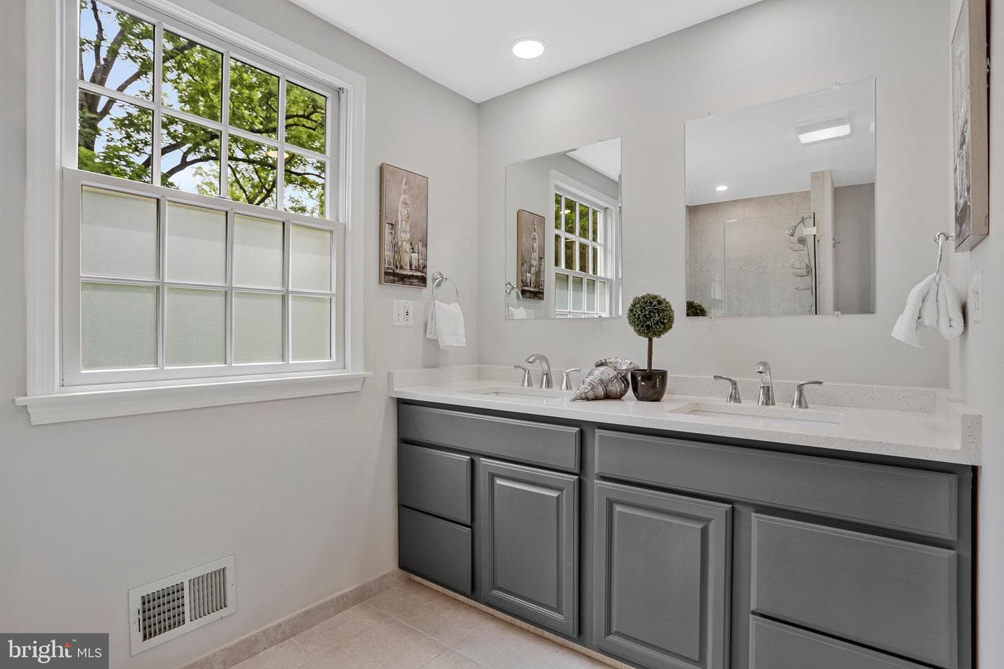 1115 N Harrison Street photo 23