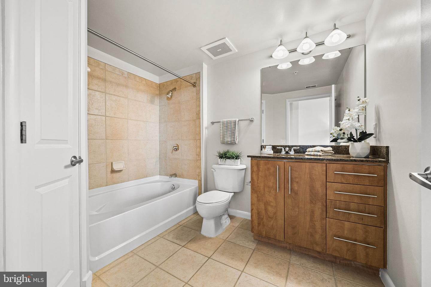 1021 N Garfield Street #637 photo 26