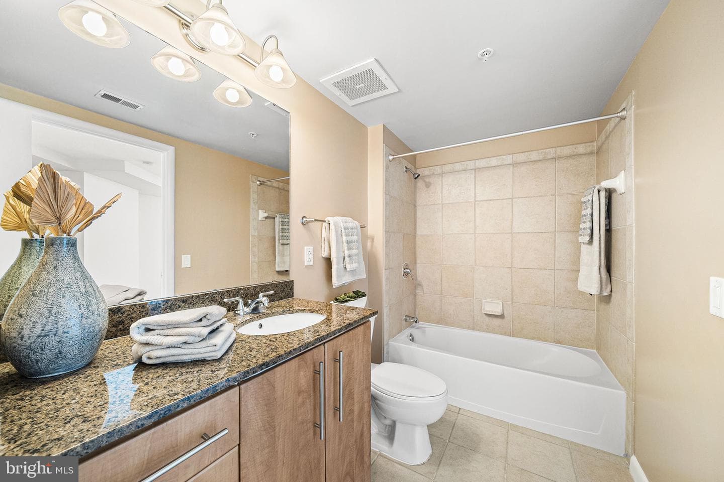 1021 N Garfield Street #637 photo 32