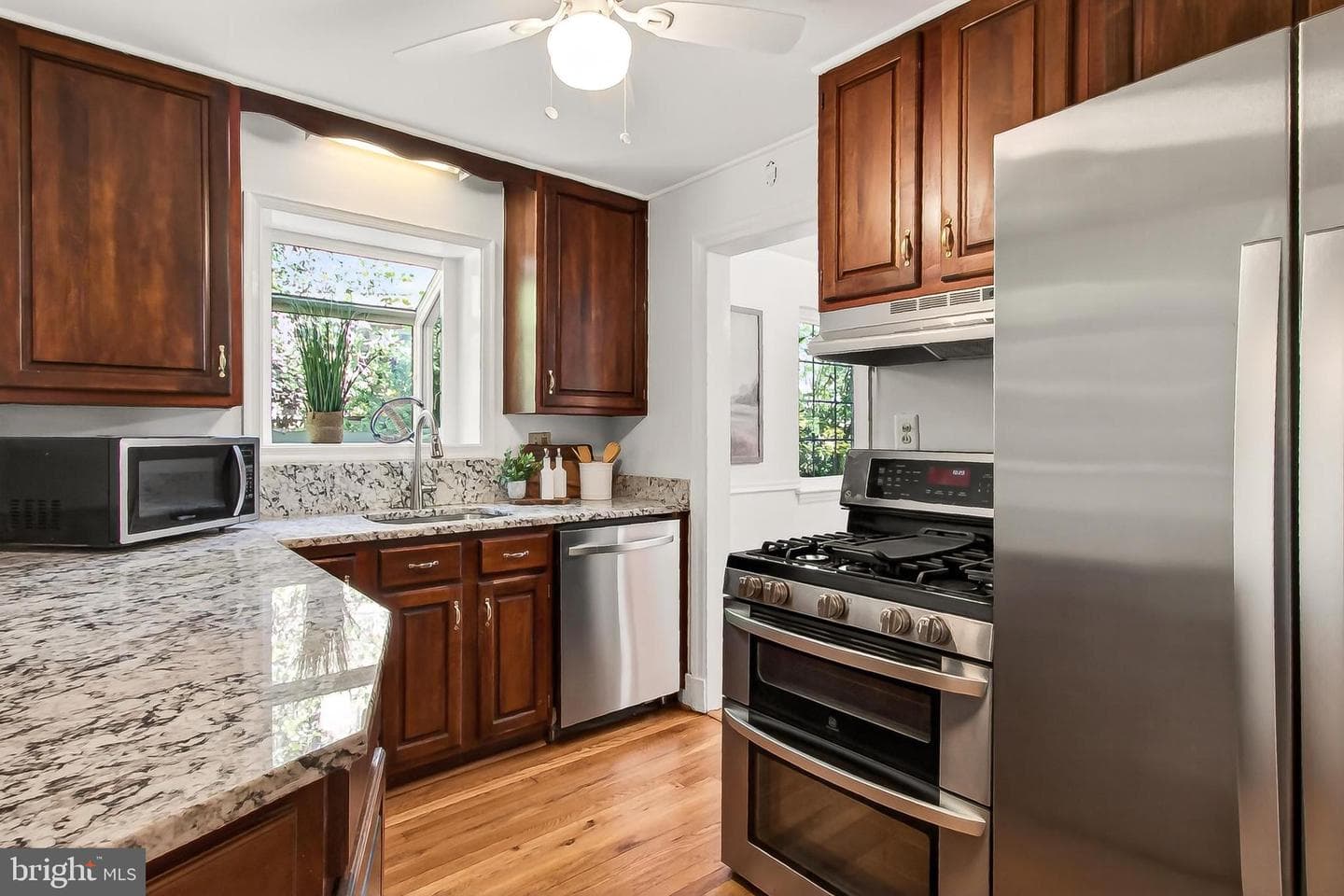 204 N Evergreen Street photo 19