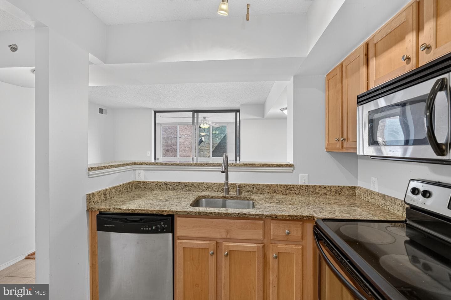 1001 N Vermont Street #811 photo 12