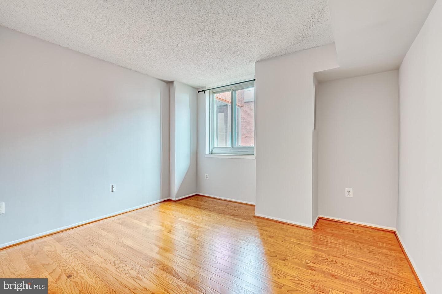 1001 N Vermont Street #811 photo 24
