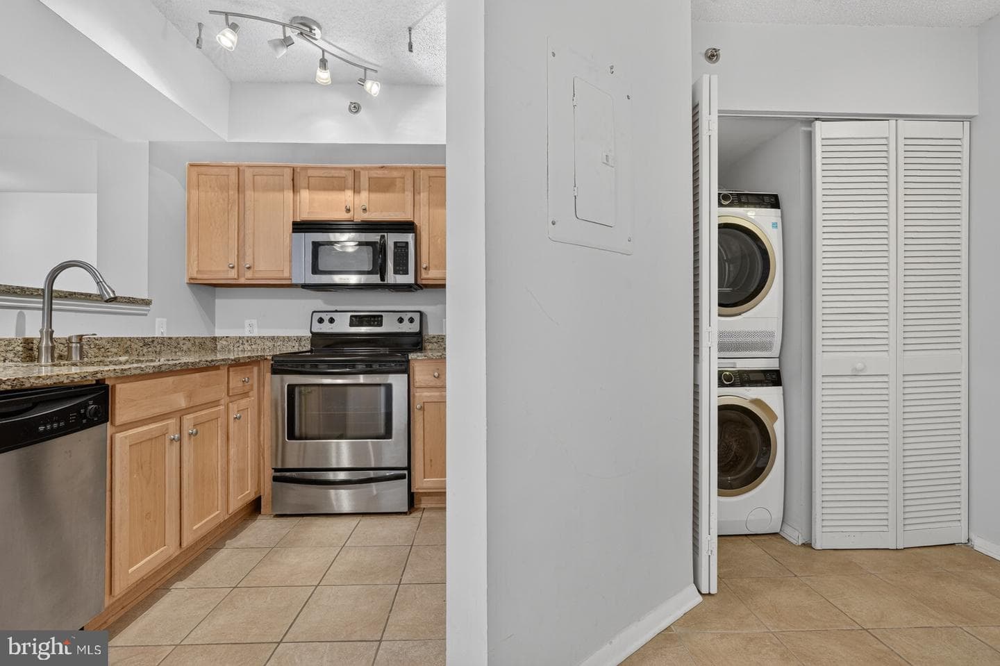 1001 N Vermont Street #811 photo 33